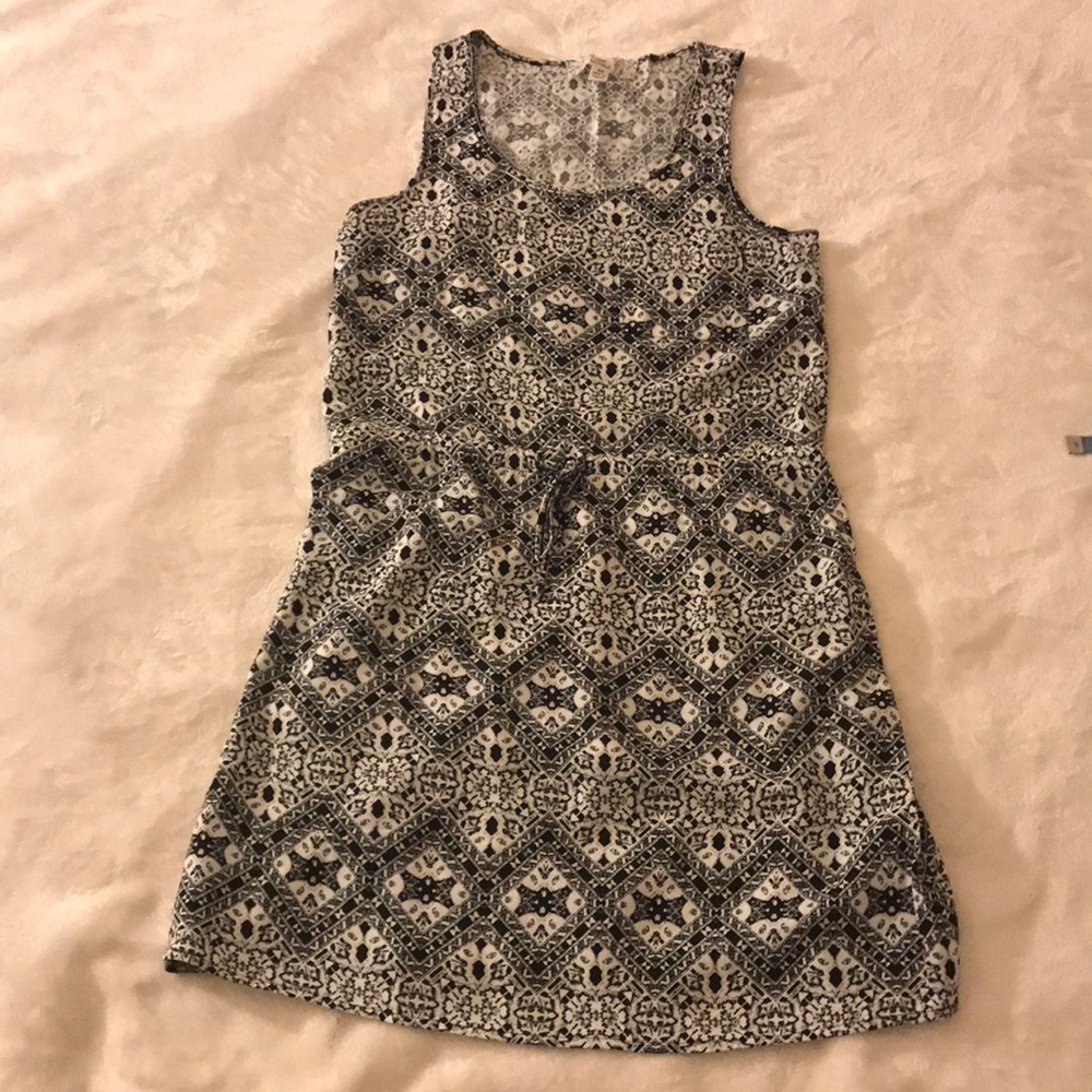 Black and White Printed Mini Dress With Tie Waist And Front Pocket 🖤